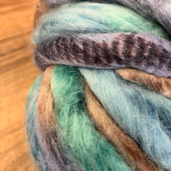 Loops and Threads Free Spirit Ombre Wool Blend Arm Knitting Super Chunky Yarn - Picture 8 of 8